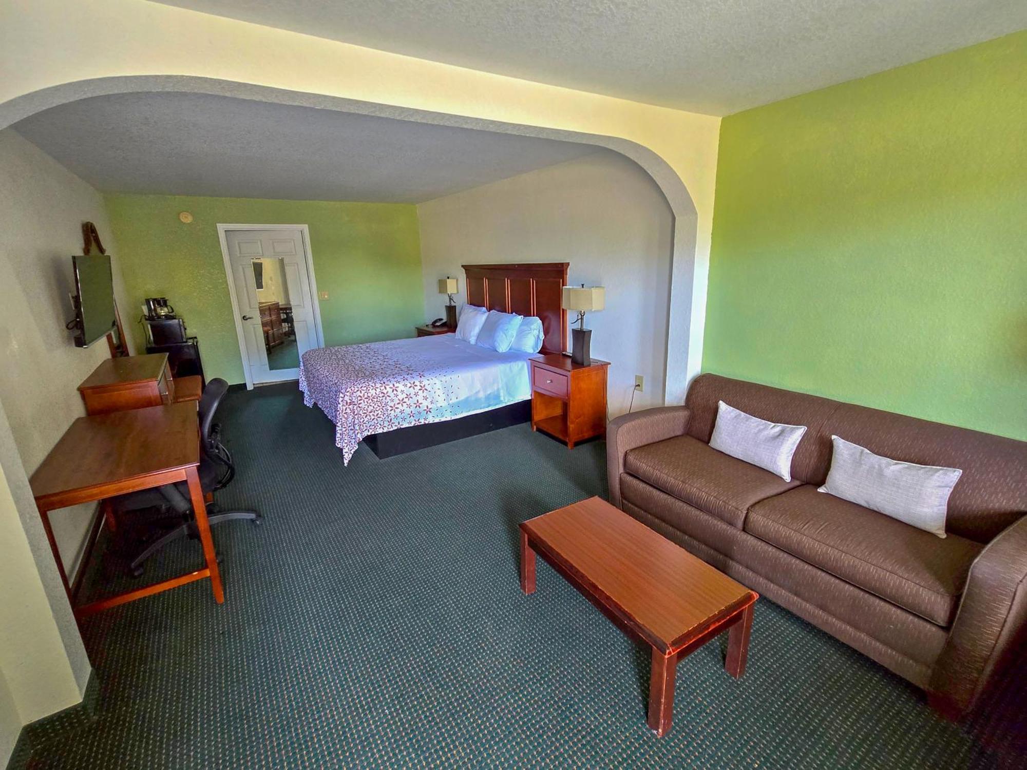 Garden Inn And Suites Near Callaway Gardens Pine Mountain Exterior foto